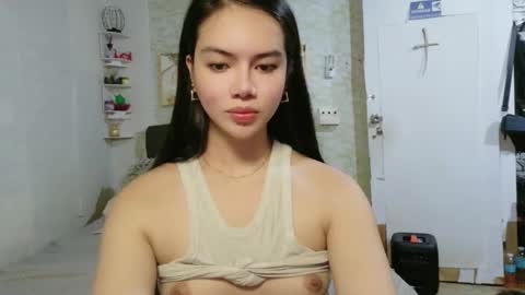 Snapshot of gorgeneviev69 chatting on 05-17-26, 05:09 geneviev online show from 05-17-26, 05:09