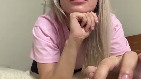 Victoria online show from 06-25-26, 05:39