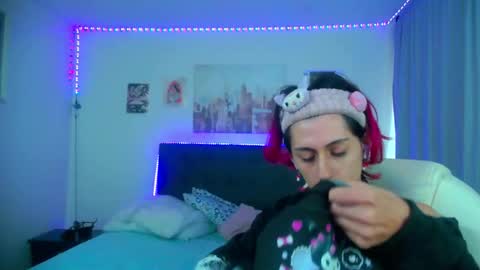 Snapshot of goth_minerva chatting on 03-09-26, 01:48 goth_minerva online show from 03-09-26, 01:48