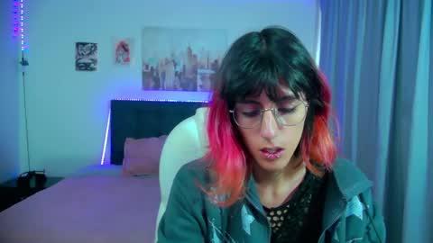 Snapshot of goth_minerva chatting on 03-20-26, 01:38 goth_minerva online show from 03-20-26, 01:38