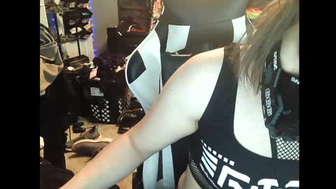 Snapshot of gothic123451 chatting on 01-11-25, 04:38 Victoriana online show from 01-11-25, 04:38