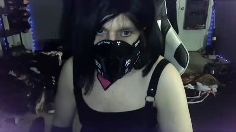 Snapshot of gothic123451 chatting on 01-14-25, 01:15 Victoriana online show from 01-14-25, 01:15