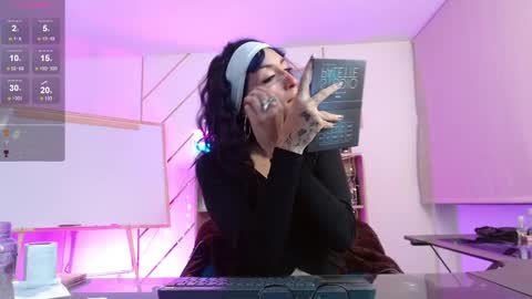 Snapshot of gotthic_met chatting on 03-10-25, 07:42 Meredith Alessandra online show from 03-10-25, 07:42