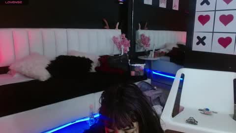 Snapshot of gotthic_met chatting on 11-04-25, 04:33 Meredith Alessandra online show from 11-04-25, 04:33