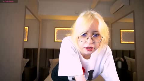 Snapshot of grace_blush chatting on 01-11-26, 06:51 Grace online show from 01-11-26, 06:51