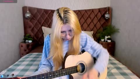 Snapshot of grace_blush chatting on 02-23-26, 06:33 Grace online show from 02-23-26, 06:33