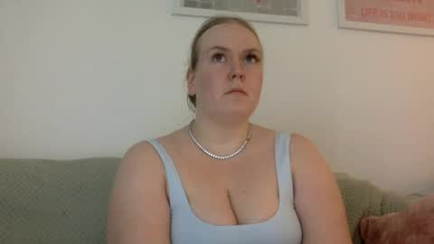 Snapshot of graceloves69 chatting on 06-17-26, 01:45 Grace Loves online show from 06-17-26, 01:45