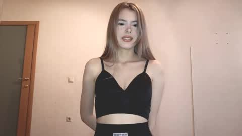 Snapshot of graciegerbig chatting on 05-17-26, 11:50 Emily online show from 05-17-26, 11:50