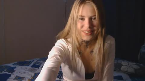 Snapshot of graciegerbig chatting on 05-25-26, 06:36 Emily online show from 05-25-26, 06:36