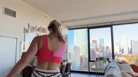 Gracie Mae online show from 10-30-25, 08:31