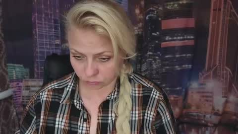 Snapshot of gray_swann chatting on 06-15-26, 05:59 Ray online show from 06-15-26, 05:59