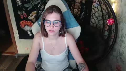 Snapshot of greenwitch9 chatting on 06-28-26, 03:29 Lina online show from 06-28-26, 03:29