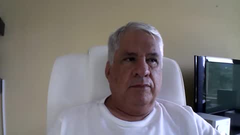 Snapshot of grisa01 chatting on 04-11-26, 02:43 grisa01 online show from 04-11-26, 02:43