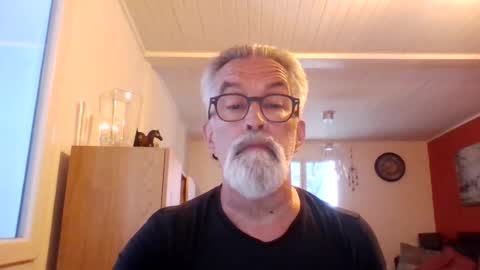 Grybear online show from 06-15-26, 06:37