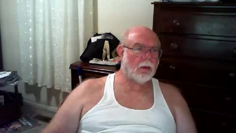 Snapshot of gtnolder60 chatting on 04-18-26, 12:58 Gary online show from 04-18-26, 12:58