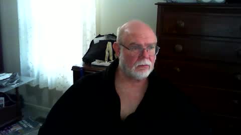 Snapshot of gtnolder60 chatting on 04-18-26, 01:04 Gary online show from 04-18-26, 01:04