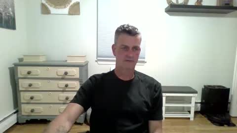 gudguy2025 online show from 05-18-26, 01:24