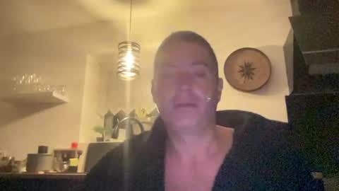 Snapshot of guil0 chatting on 09-17-25, 07:32 guil0 online show from 09-17-25, 07:32