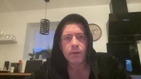 Snapshot of guil0 chatting on 09-26-25, 09:13 guil0 online show from 09-26-25, 09:13