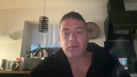 Snapshot of guil0 chatting on 10-02-25, 09:16 guil0 online show from 10-02-25, 09:16