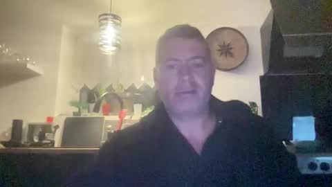 Snapshot of guil0 chatting on 10-03-25, 06:54 guil0 online show from 10-03-25, 06:54