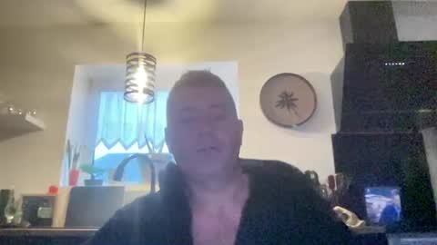 Snapshot of guil0 chatting on 10-09-25, 10:24 guil0 online show from 10-09-25, 10:24