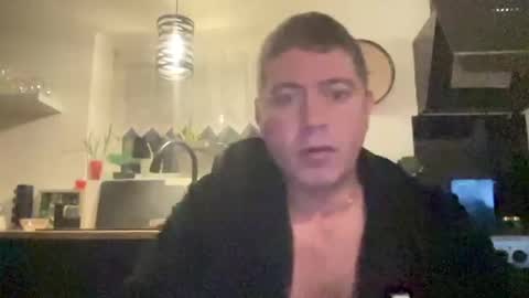 Snapshot of guil0 chatting on 10-21-25, 08:59 guil0 online show from 10-21-25, 08:59