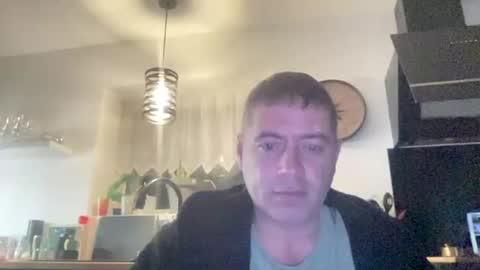 Snapshot of guil0 chatting on 11-11-25, 09:53 guil0 online show from 11-11-25, 09:53