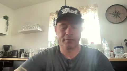 Snapshot of guil0 chatting on 07-05-26, 06:48 guil0 online show from 07-05-26, 06:48
