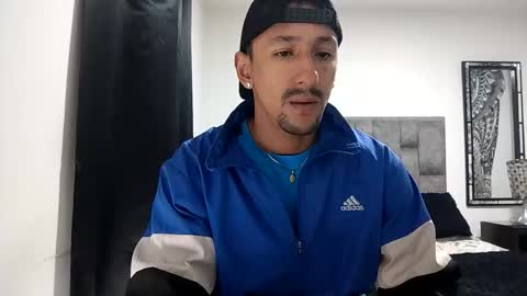 Snapshot of guykarim chatting on 01-06-26, 02:48 karim online show from 01-06-26, 02:48