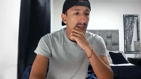 Snapshot of guykarim chatting on 01-08-26, 09:55 karim online show from 01-08-26, 09:55