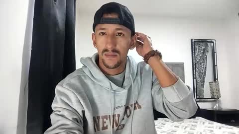 Snapshot of guykarim chatting on 01-19-26, 01:04 karim online show from 01-19-26, 01:04