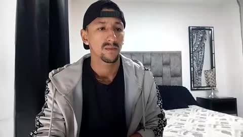 Snapshot of guykarim chatting on 02-05-26, 09:25 karim online show from 02-05-26, 09:25