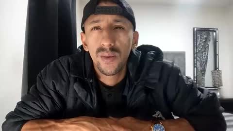 Snapshot of guykarim chatting on 04-10-26, 12:16 karim online show from 04-10-26, 12:16