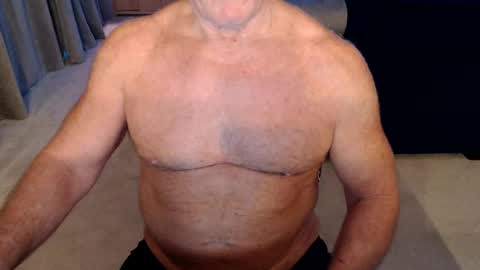 Snapshot of gymguyuk28 chatting on 03-10-25, 06:12 Gymguy online show from 03-10-25, 06:12