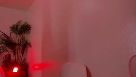 Hadid online show from 05-15-26, 07:43
