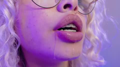 Haely online show from 03-05-26, 06:20