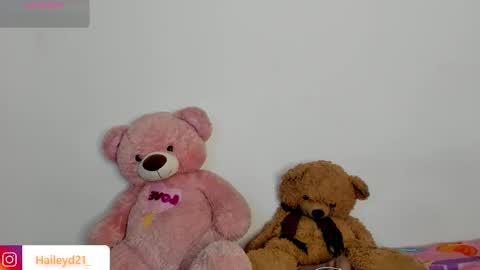 Hailey online show from 02-12-26, 01:55