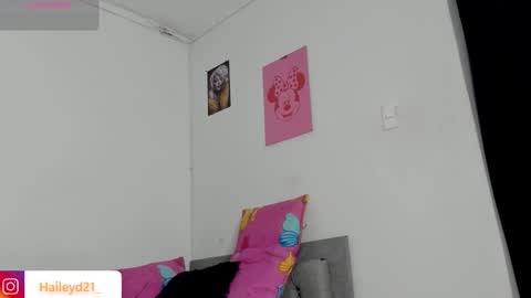 Hailey online show from 02-18-26, 11:44