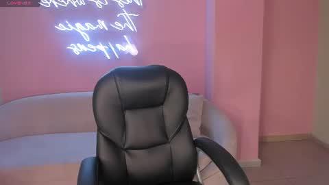 Hailey online show from 07-12-26, 10:34
