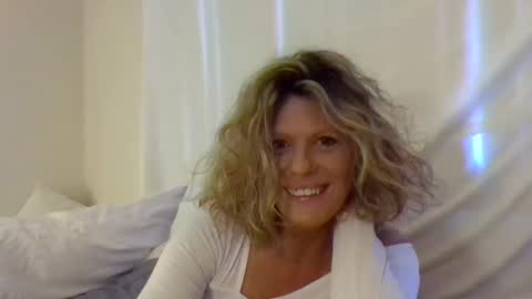 Hailey online show from 02-04-25, 12:29