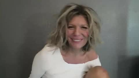 Snapshot of haileys123 chatting on 04-19-26, 06:10 Hailey online show from 04-19-26, 06:10