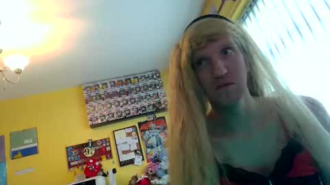 Snapshot of hamptoncriz chatting on 09-25-25, 11:14 Sissy Sarah-Louise online show from 09-25-25, 11:14