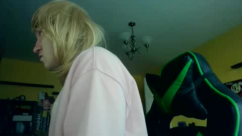 Snapshot of hamptoncriz chatting on 02-24-26, 12:14 Sissy Sarah-Louise online show from 02-24-26, 12:14