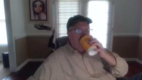 Snapshot of han63 chatting on 11-02-25, 01:02 Han online show from 11-02-25, 01:02