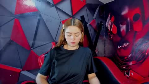 Snapshot of hana_and_zeta chatting on 12-20-25, 12:45 Hana and Zeta online show from 12-20-25, 12:45