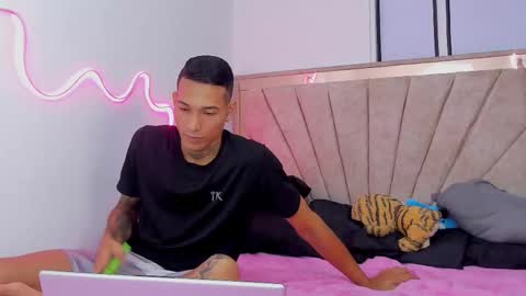 Snapshot of hana_and_zeta chatting on 03-03-26, 04:02 Hana and Zeta online show from 03-03-26, 04:02