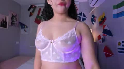 Hanna Lineros  online show from 06-25-26, 01:04
