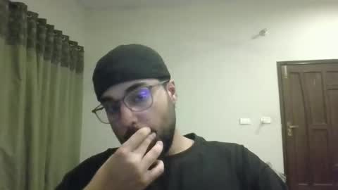 Snapshot of handsomemfker chatting on 02-21-26, 10:44 Pakicock online show from 02-21-26, 10:44