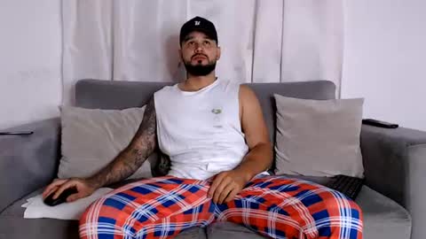 Snapshot of handsomen69 chatting on 07-16-26, 04:40 Handsomen online show from 07-16-26, 04:40